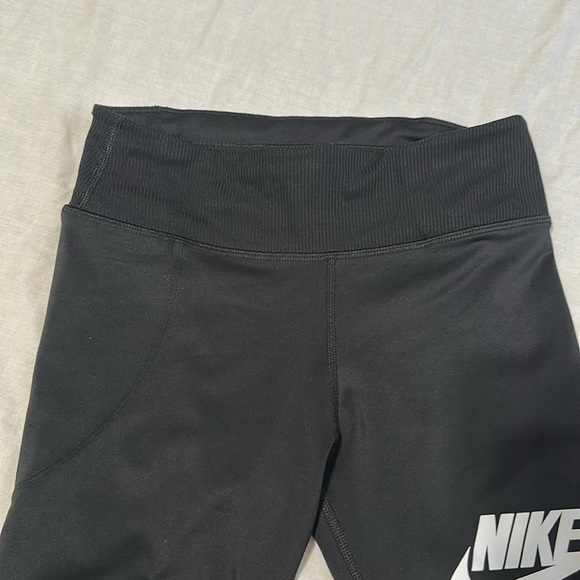 Nike Womens Air Tight Fit 7/8 Length Legging Pants Black Size S CV8348 010 - Picture 6 of 8